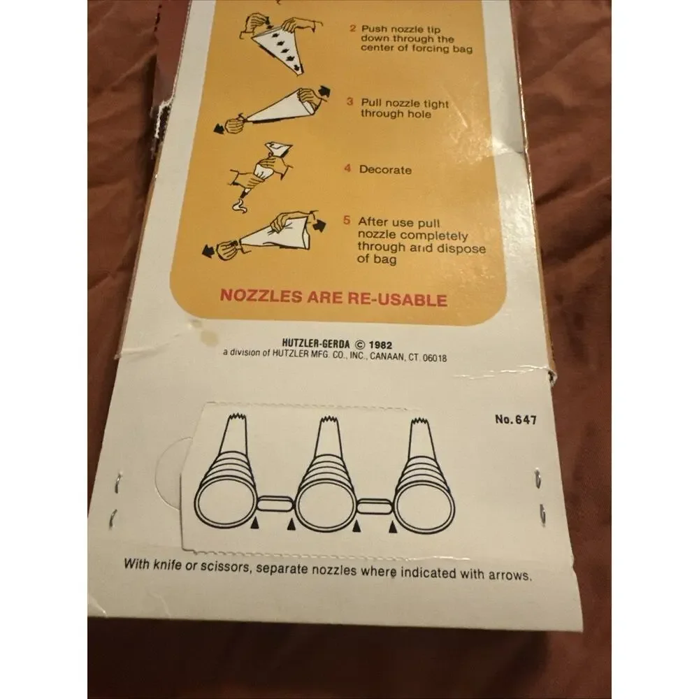 Cake Decorating Bags! 20 Vintage 1986 Forcing Bags with 3 Nozzles! Nice Item!‎